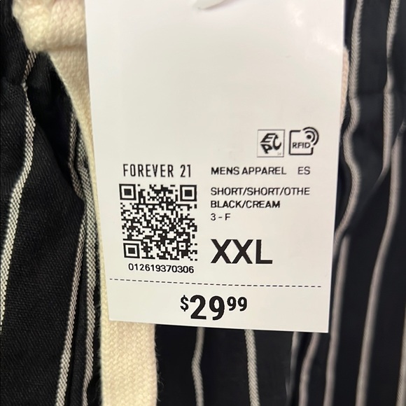 Forever 21 Men’s Black and White Pinstriped Flat Front Shorts 2XL - Picture 2 of 6